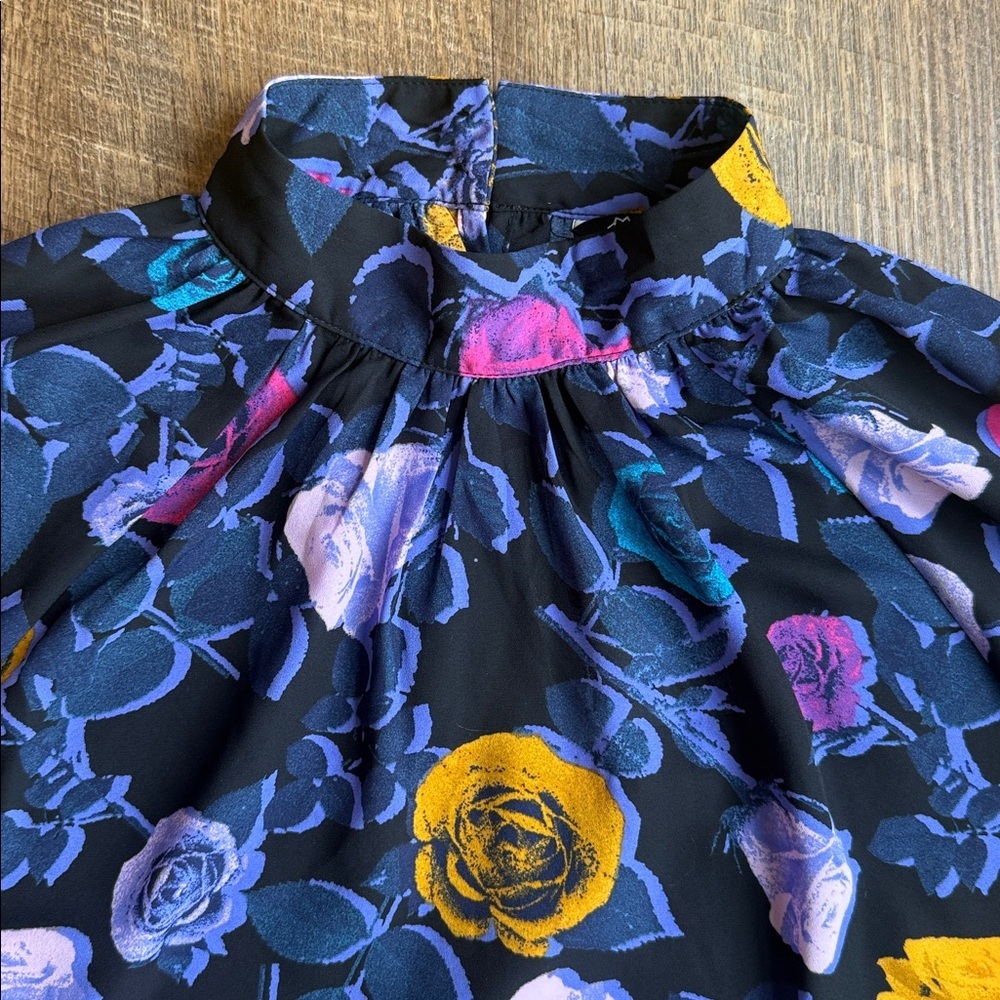NWT Monki Womens Colorful Floral Rose Print Puff Sleeve Silly Blouse Size Small - Picture 5 of 16